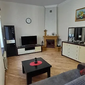  Апартаменты Spacious In Center, Near Nizami St, Fountain Square And Sahil Metro Station